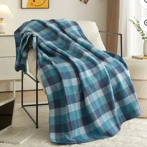 Blue and White Plaid Fleece Throw 50" X 60" New